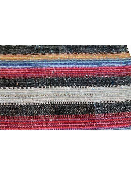 5'1" x 8'8" Persian Kilim Area Rug - 110632.