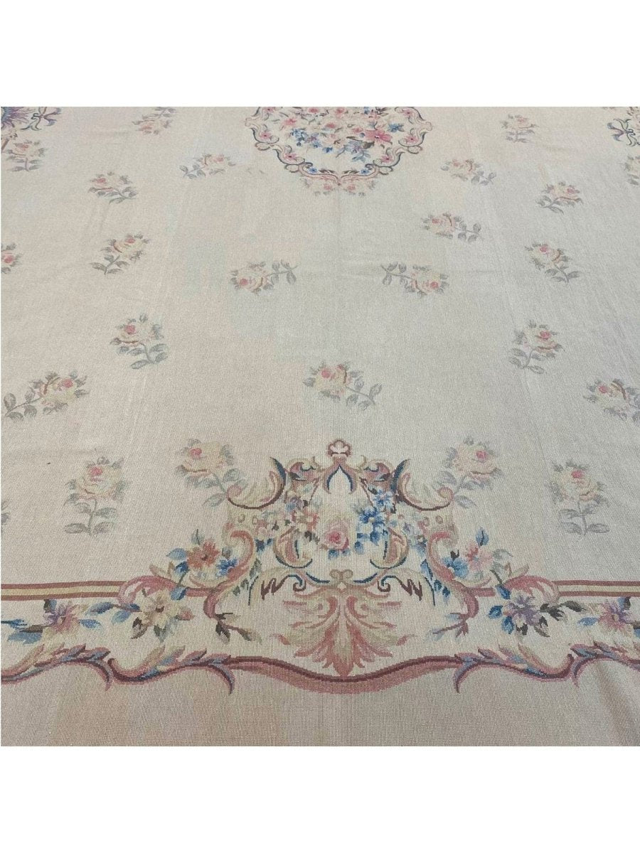 9x13 Old French Style Needlepoint Rug - 100868.