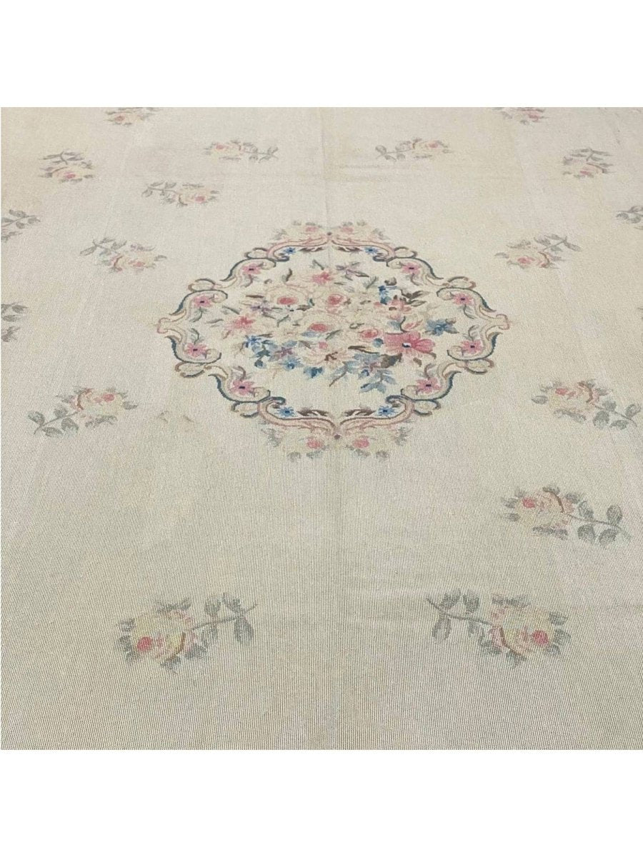 9x13 Old French Style Needlepoint Rug - 100868.